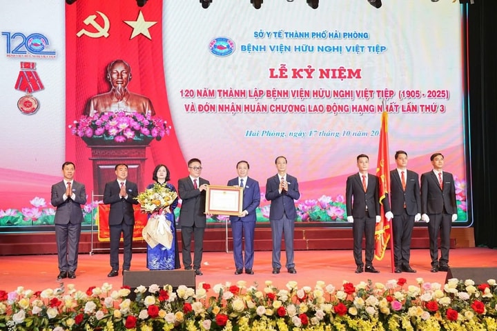 Bệnh viện Hữu nghị Việt Tiệp kỷ niệm 120 năm thành lập và đón nhận Huân chương Lao động hạng Nhất