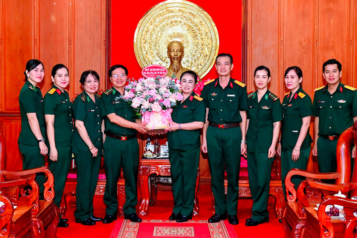 BĐBP TP Cần Thơ  chúc mừng Hội Liên hiệp Phụ nữ và Bộ CHQS thành phố