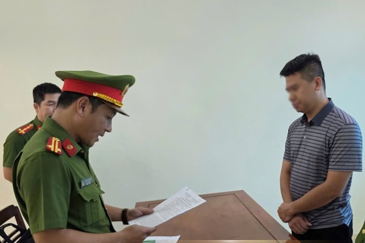 Khởi tố cán bộ lạm dụng chức vụ quyền hạn chiếm đoạt tài sản