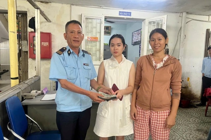 Hành động đẹp của tiểu thương và nhân viên chợ Đông Ba