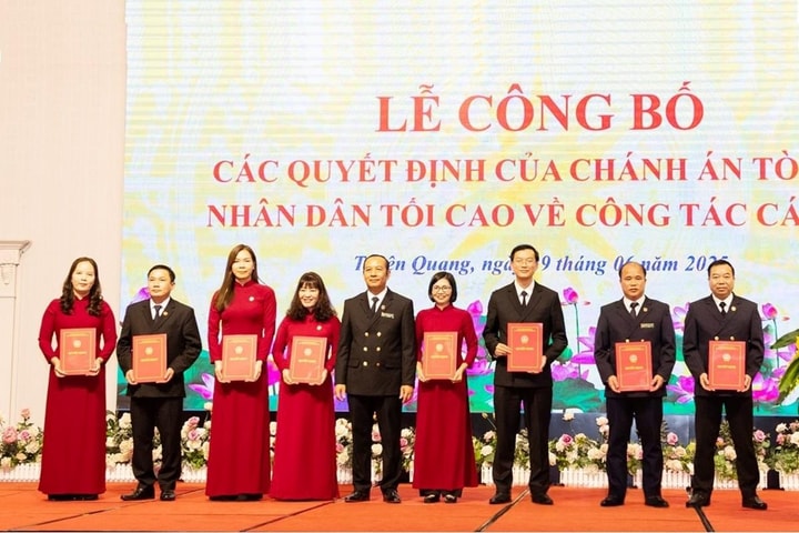 Những người phụ nữ thắp sáng công lý bằng bản lĩnh và trái tim nhân ái