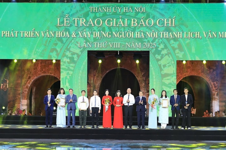 Trao giải báo chí về phát triển văn hóa và xây dựng người Hà Nội thanh lịch, văn minh