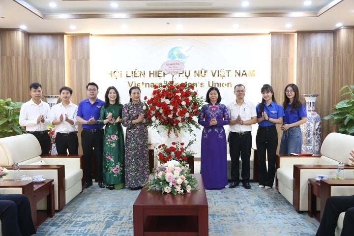 Tòa án nhân dân tối cao thăm, chúc mừng Trung ương Hội Liên hiệp Phụ nữ Việt Nam