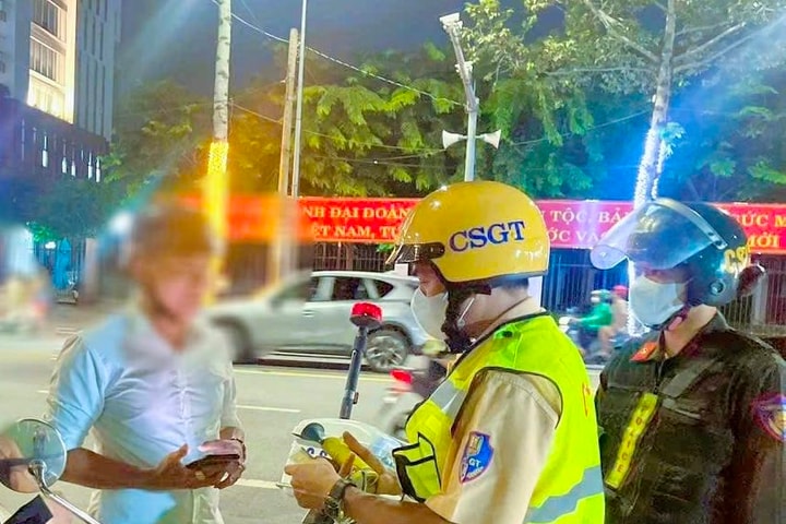 Hóa trang, mật phục chặn “ma men” sau tay lái