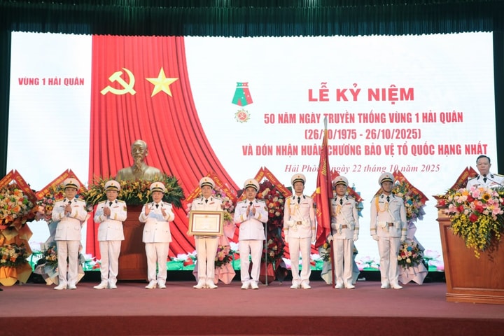 Vùng 1 Hải quân nhận Huân chương Bảo vệ Tổ quốc hạng Nhất