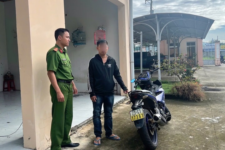 Bắt kẻ mê game online, “đá nóng” xe máy công nhân