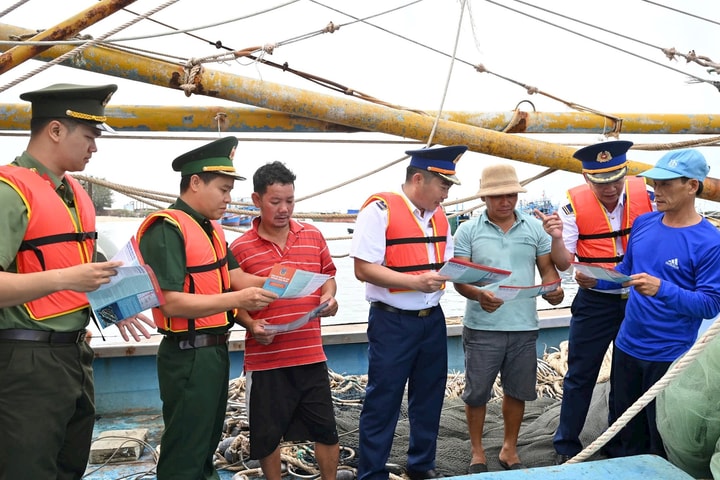 Cảnh sát biển Việt Nam kiểm tra tại Bộ Tư lệnh Vùng biển 3