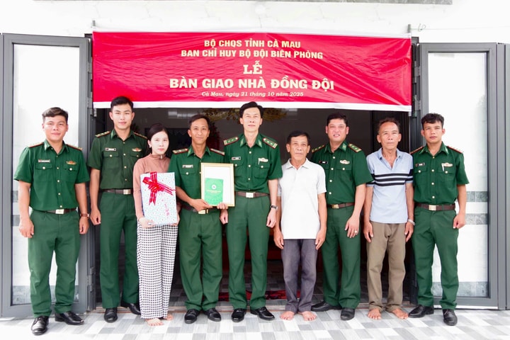 Nhiều quân nhân được nhận “Nhà đồng đội”