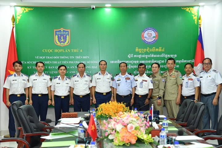 Bộ Tư lệnh Vùng Cảnh sát biển 4 làm việc với Sở Chỉ huy Chiến thuật tiền phương Campuchia