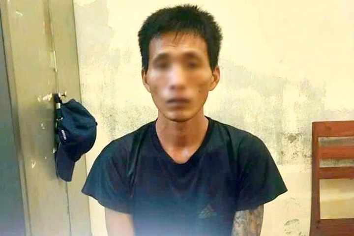 Khởi tố cha dượng bạo hành con riêng của vợ