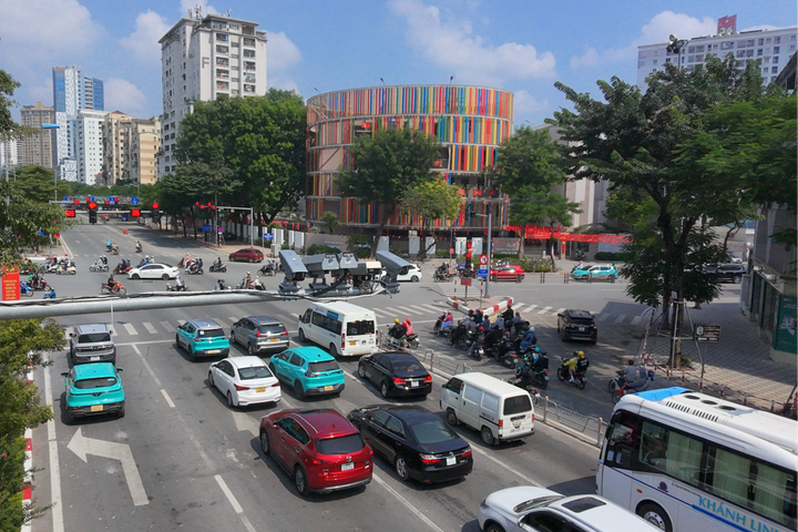 Nhiều tuyến đường tại Hà Nội được lắp đặt camera AI phạt nguội