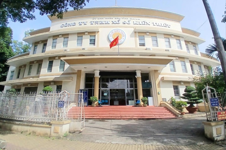 Chủ nhân tờ vé số trúng độc đắc bị rách đã nhận được hơn 1,8 tỷ đồng