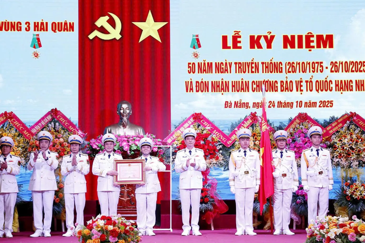 Vùng 3 Hải quân đón nhận Huân chương Bảo vệ Tổ quốc hạng Nhất