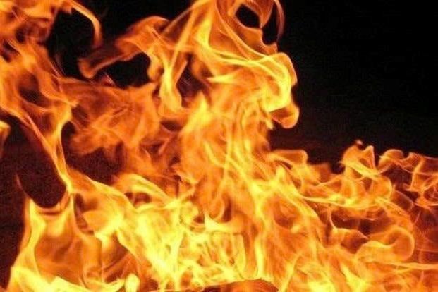 Tro tàn không nguội…