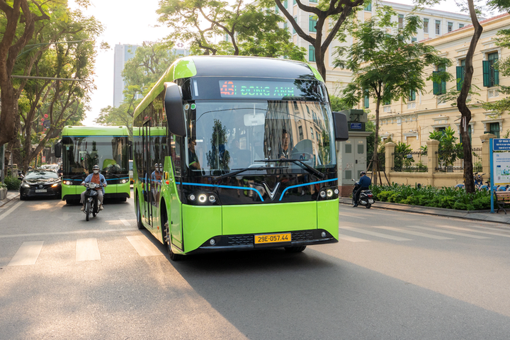 Tăng cường xe buýt phục vụ du khách tham quan Hội chợ Mùa Thu năm 2025