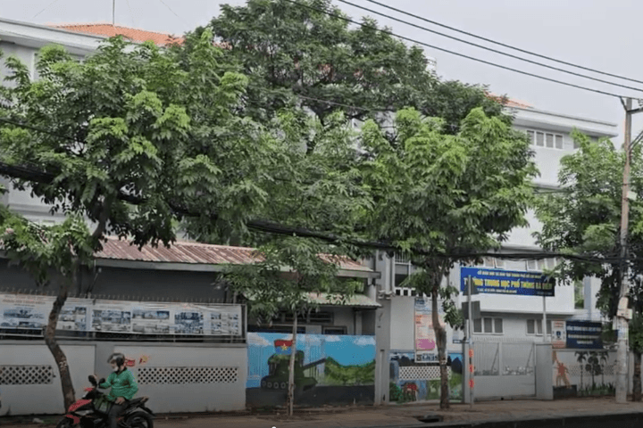 Công an làm rõ nhóm người ẩu đả trước trường học