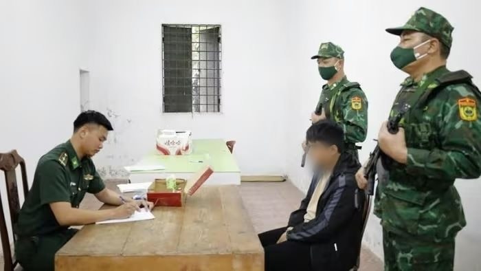 Vận chuyển trái phép 8 kg bạc qua cửa khẩu quốc tế Móng Cái