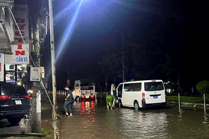 Hai học sinh tử vong tại công viên do rò rỉ điện
