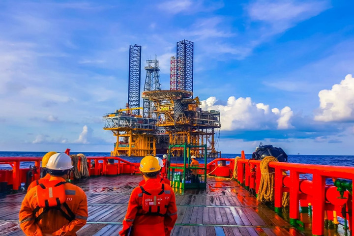 Giá xăng dầu ngày hôm nay (21/11): Thế giới tiếp tục giảm, trong nước điều chỉnh tăng giảm trái chiều