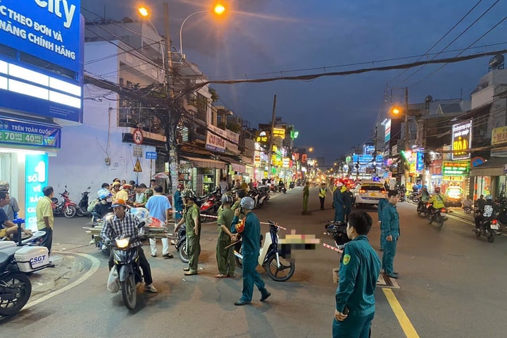 Bị hất lên cao rồi tử vong sau cú tông mạnh