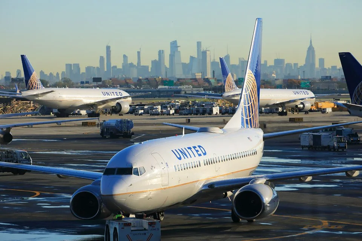 Hàng ngàn chuyến bay ở Mỹ bị hoãn vì nhân viên nghỉ việc do không nhận được lương