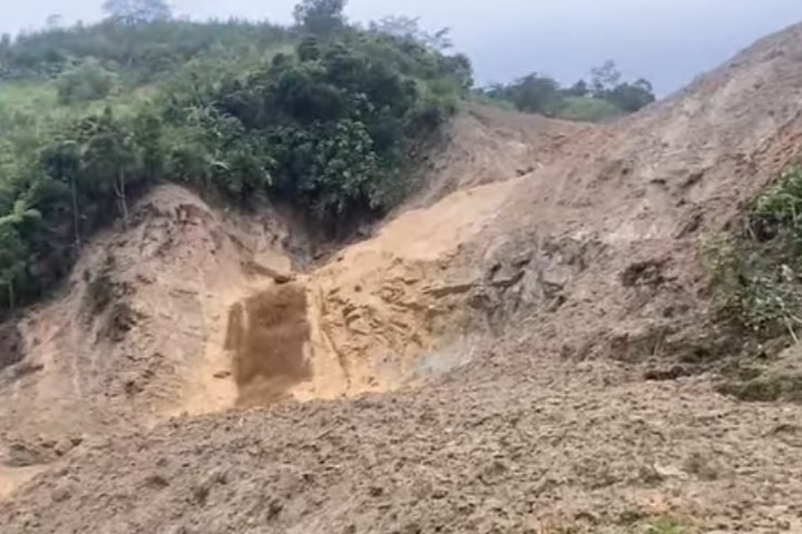 Quảng Ngãi: Lũ quét về trong đêm, khẩn trương di dời dân