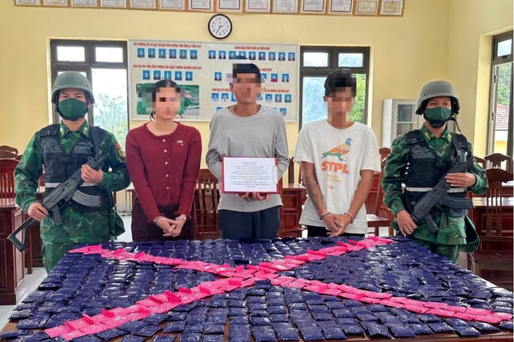 Bắt 3 đối tượng vận chuyển 100 nghìn viên ma túy