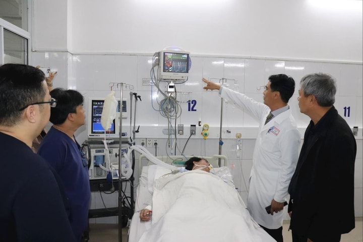 Lãnh đạo TP. Đà Nẵng thăm, động viên gia đình bị nạn trong vụ ngạt khí