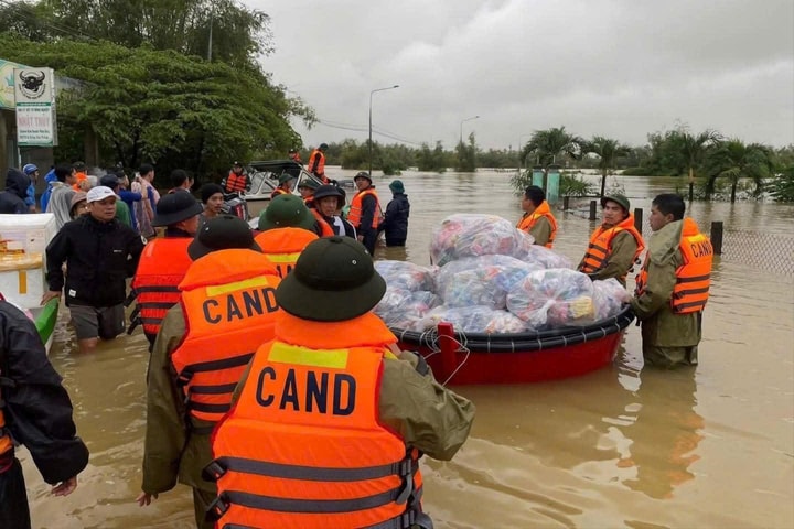 Cả hệ thống chính trị Đà Nẵng đồng loạt vào cuộc ứng phó mưa lũ lịch sử