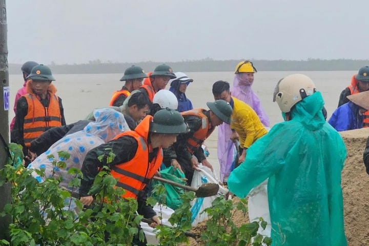 Đà Nẵng: Huy động Sư đoàn 315 khẩn cấp xử lý sạt lở bờ kè Duy Nghĩa