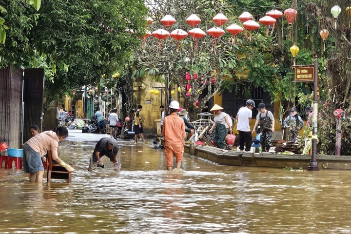 Chủ động vệ sinh môi trường, phòng chống dịch bệnh sau ngập lụt