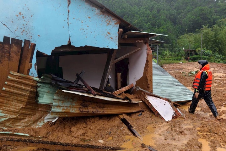 Đà Nẵng chi 210 tỷ đồng hỗ trợ khẩn cấp 72 xã, phường khắc phục hậu quả mưa lũ