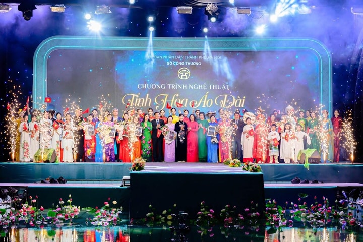 ‏"Tinh hoa Áo dài" - Ấn tượng 100 thiết kế tỏa sáng giữa đêm nghệ thuật tôn vinh vẻ đẹp ‏