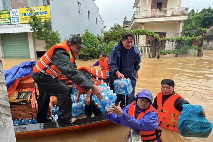 Quảng Trị oằn mình trong lũ, chính quyền khẩn cấp cứu trợ nhân dân