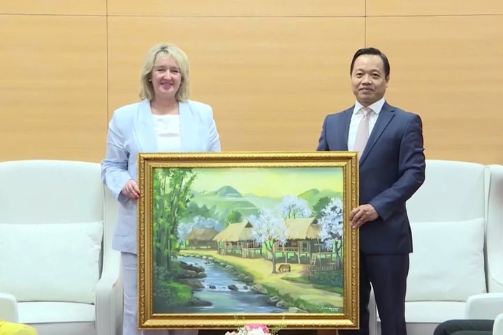 Bí thư Tỉnh ủy Điện Biên gặp mặt học sinh thành phố Saint Petersburg