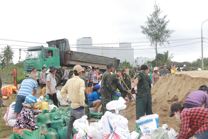 Chạy đua với thời gian gia cố bờ kè An Lương