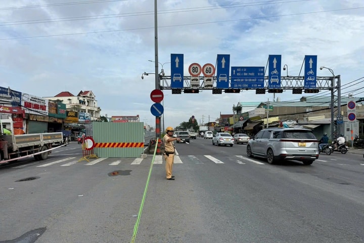Cầu vượt Ngã Tư Đình thi công, CSGT TP.HCM hướng dẫn lộ trình mới