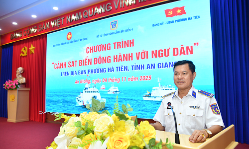 BTL Vùng Cảnh sát biển 4 đồng hành cùng ngư dân phường Hà Tiên