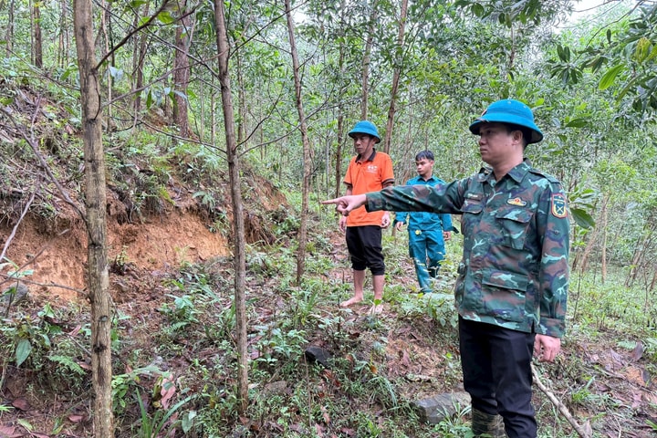 Vết nứt dài hơn 100m đe dọa khu dân cư ở xã La Dêê