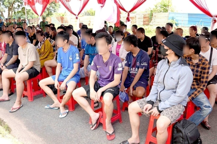 Tiếp nhận 64 công dân Việt Nam chạy thoát khỏi cơ sở lừa đảo trực tuyến tại Campuchia