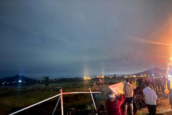 Lật thuyền đánh cá, anh trai mất tích, người em may mắn thoát nạn