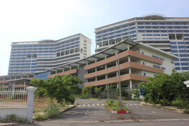 Bệnh viện lớn nhất TP.HCM "dẫm chân" sau 10 năm, Sở Y tế nói gì?