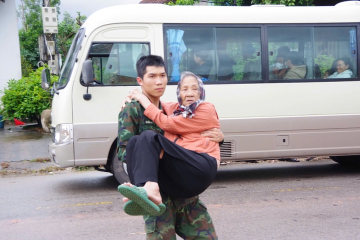 Siêu bão số 13 mạnh cấp 14, giật cấp 17, Gia Lai chính thức cấm người dân ra đường