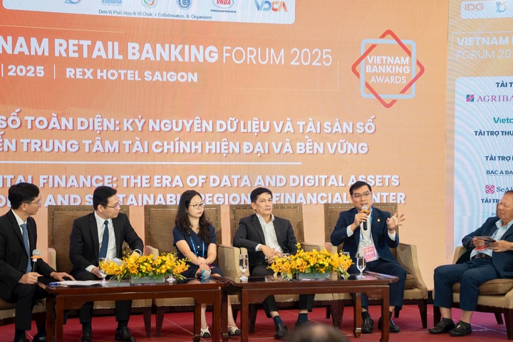 HDBank nhận 3 giải thưởng lớn tại Diễn đàn ngân hàng bán lẻ