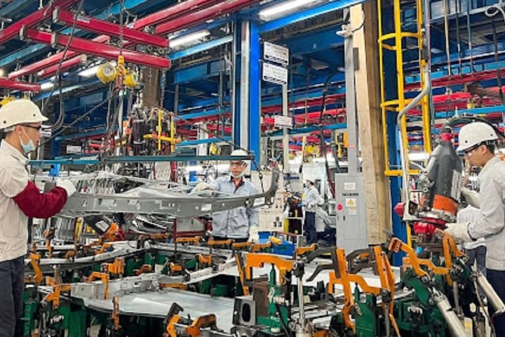 Sản xuất công nghiệp 10 tháng tăng trưởng ấn tượng