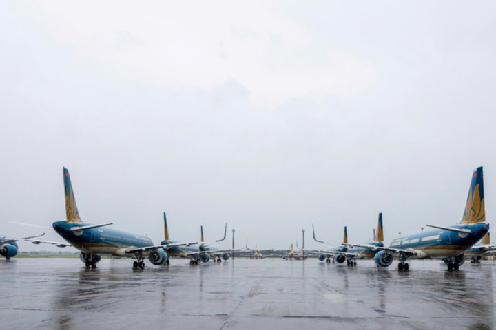 Tạm ngừng tiếp thu tàu bay tại 5 sân bay miền Trung do bão số 13 (Kalmaegi)