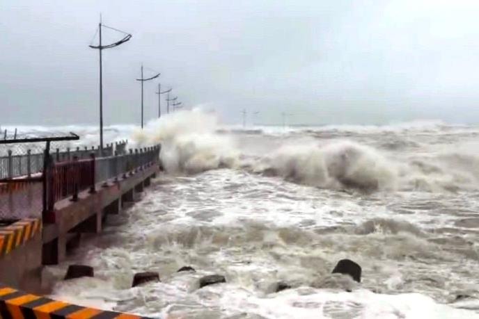 Đặc khu Lý Sơn đã có gió to, sóng lớn