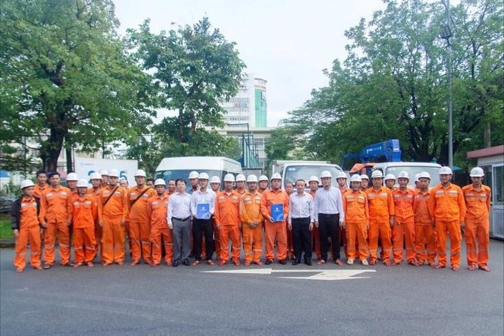 Điện lực Huế lên đường hỗ trợ Gia Lai khắc phục lưới điện sau bão số 13