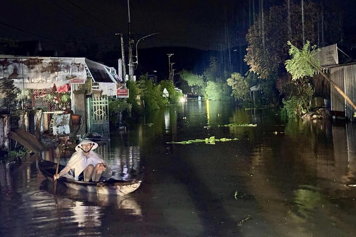 Bão số 13: Đắk Lắk có 2 người tử vong, 326 nhà bị tốc mái và 147 nhà ngập nước