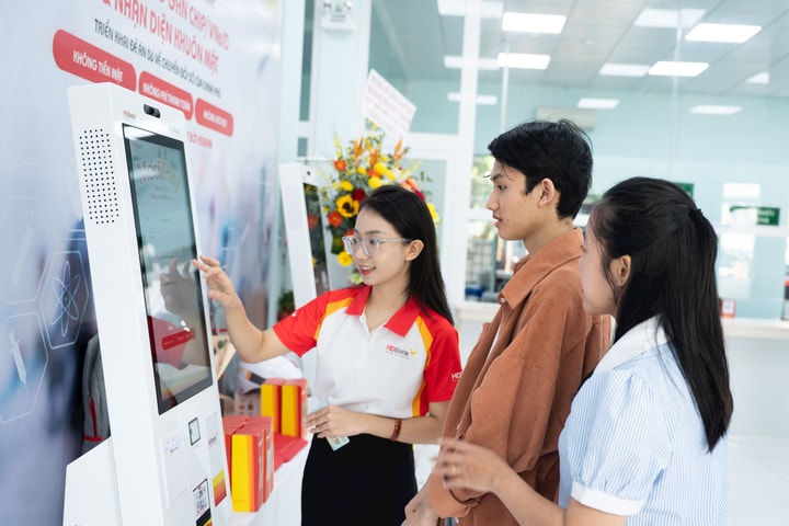 HDBank với Kiosk thông minh tại Viện Pasteur